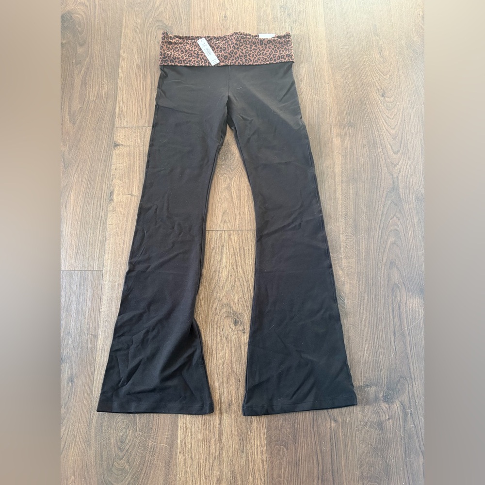 Victoria's Secret PINK Black and Brown Leopard Waistband Leggings
